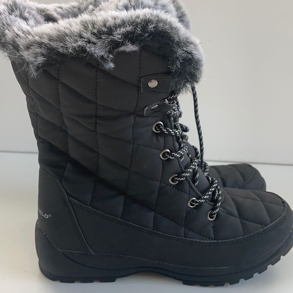 Arctic Shield Women's winter boot Size 7, Color Black